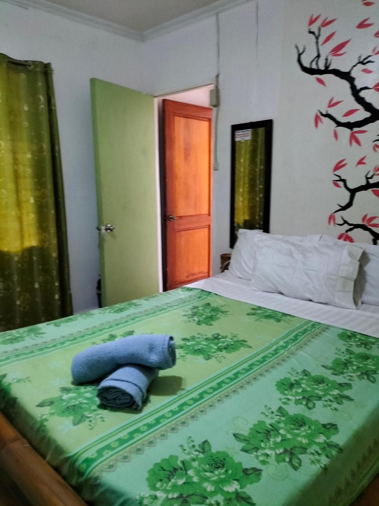 Cronin Residence Resort Oslob Bagian luar foto