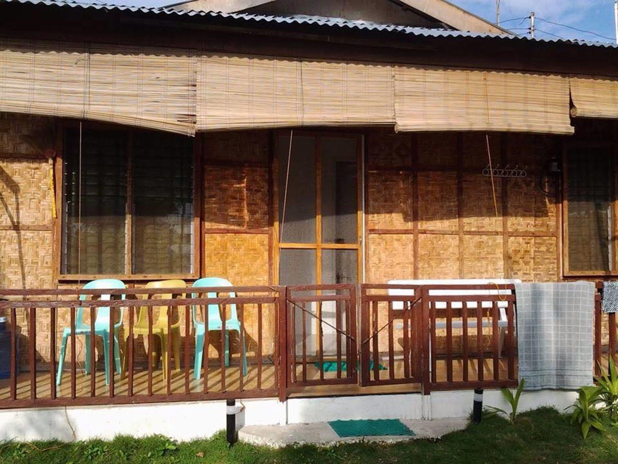 Cronin Residence Resort Oslob Bagian luar foto